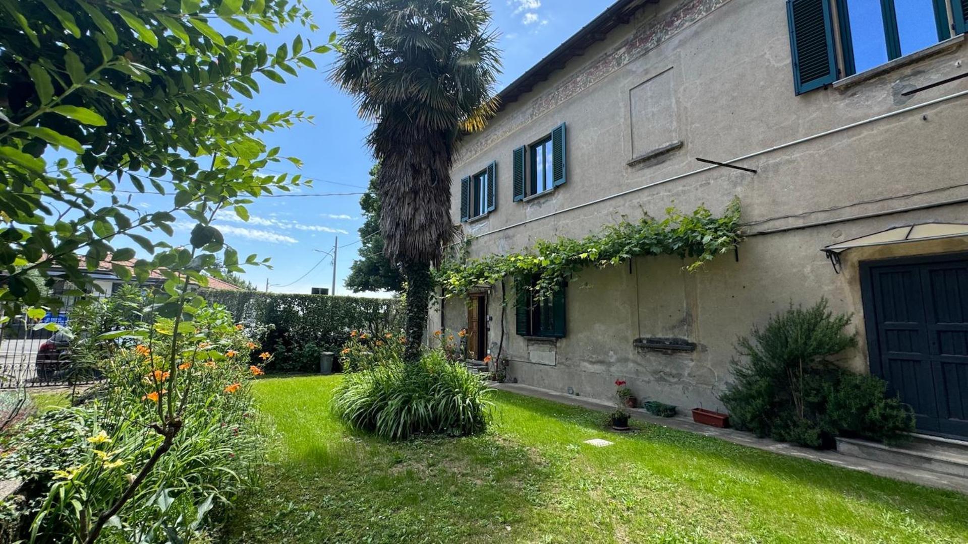 Curt Da Beta - Casa Vacanze Con Giardino In Corte Del XVIII Secolo Malnate Bagian luar foto